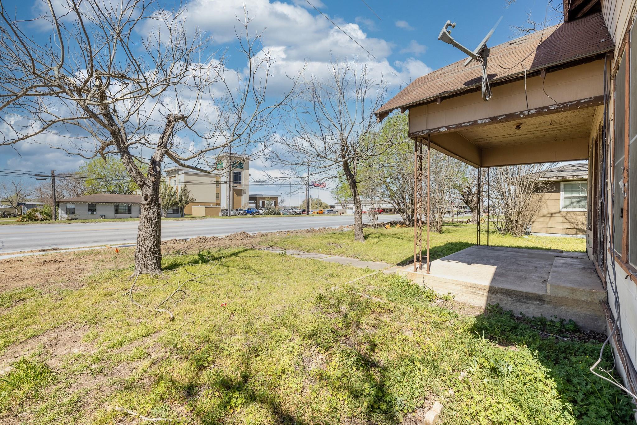 1602 Water Street Gonzales TX 78629
