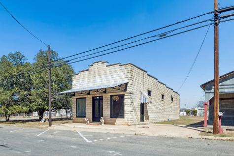 606 High Street Comfort TX 77318