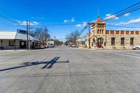 606 High Street Comfort TX 77318