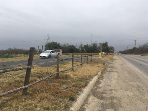 10 S Commerce Street Big Wells TX 78830
