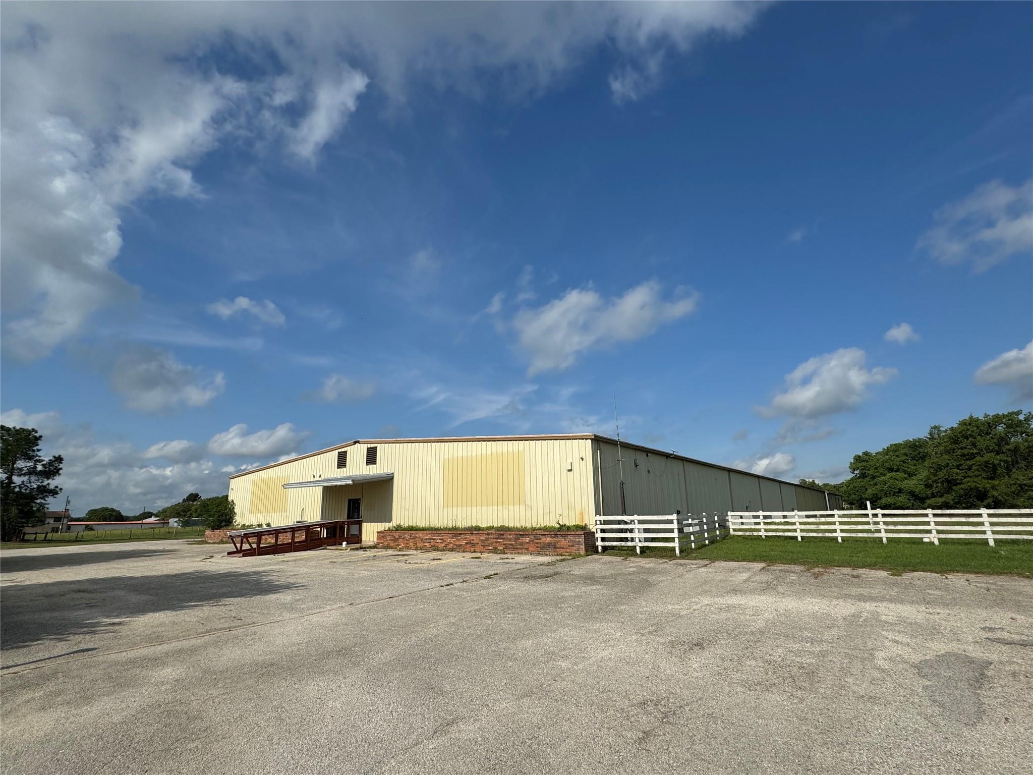 2502 Highway 304 Smithville TX 78957