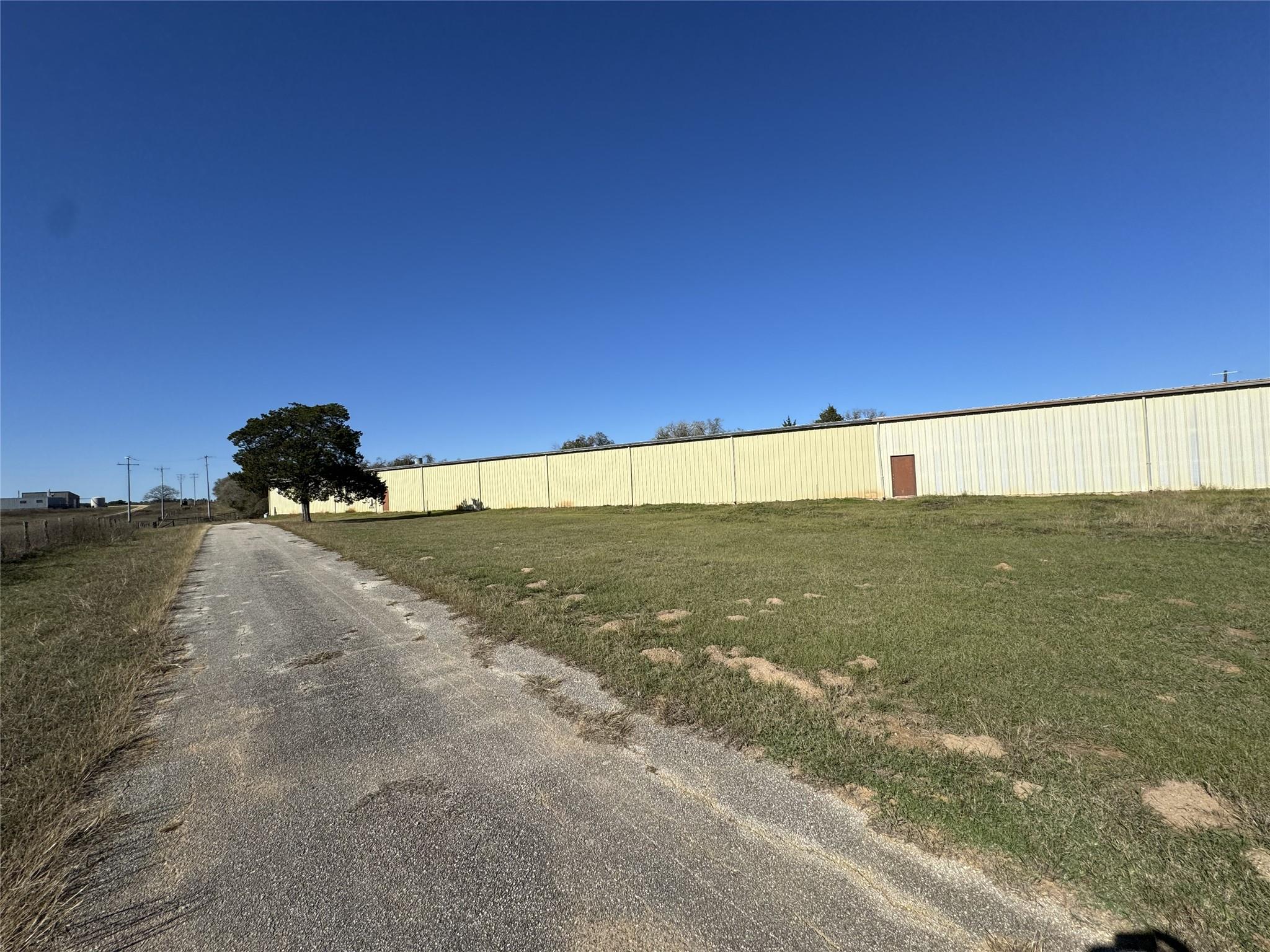 2502 Highway 304 Smithville TX 78957