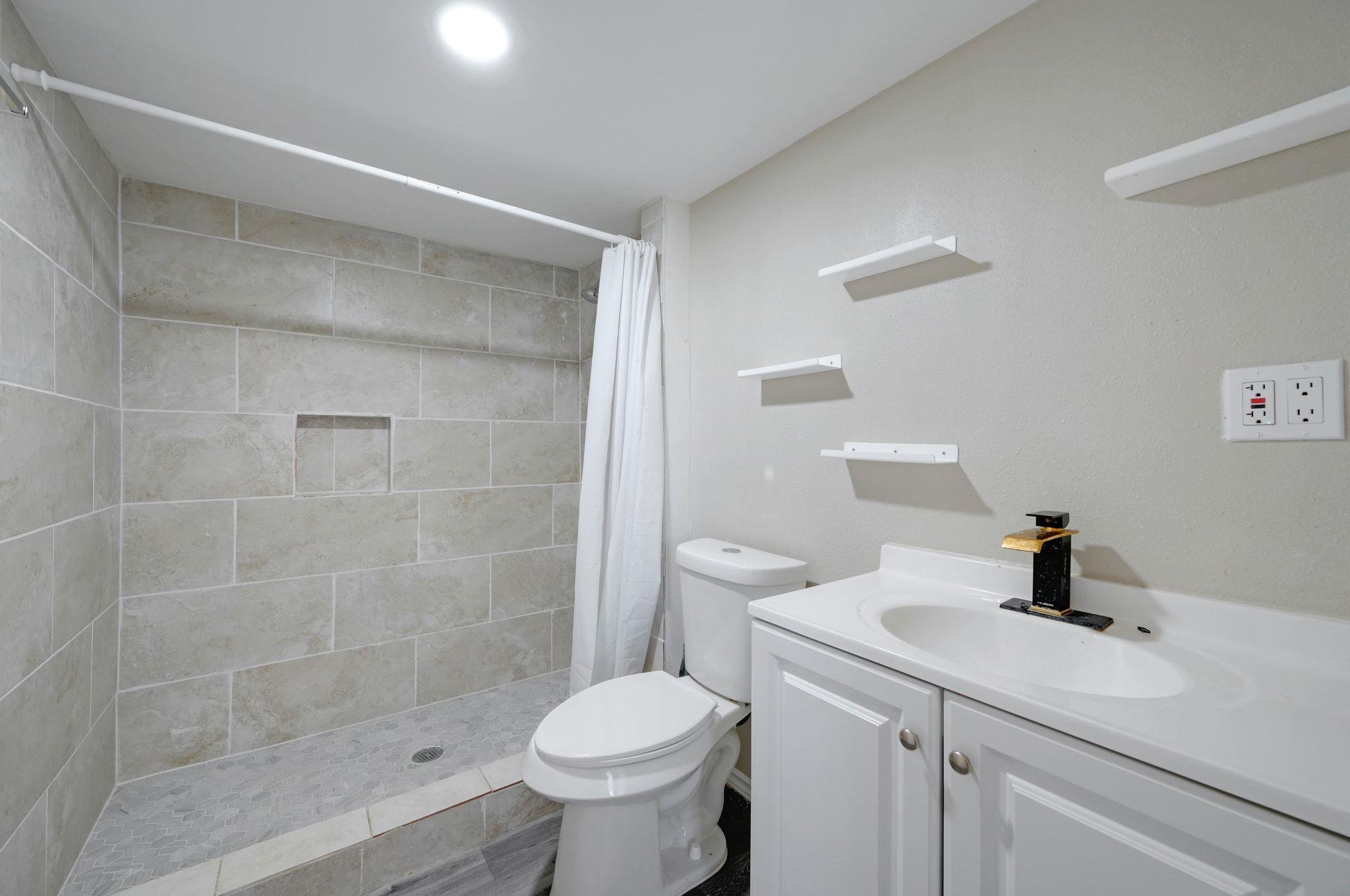 14100 Camino Real Niederwald TX 78640
