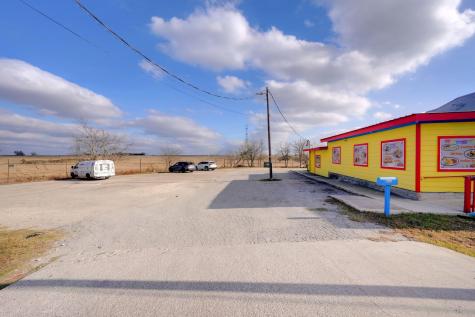 14100 Camino Real Niederwald TX 78640