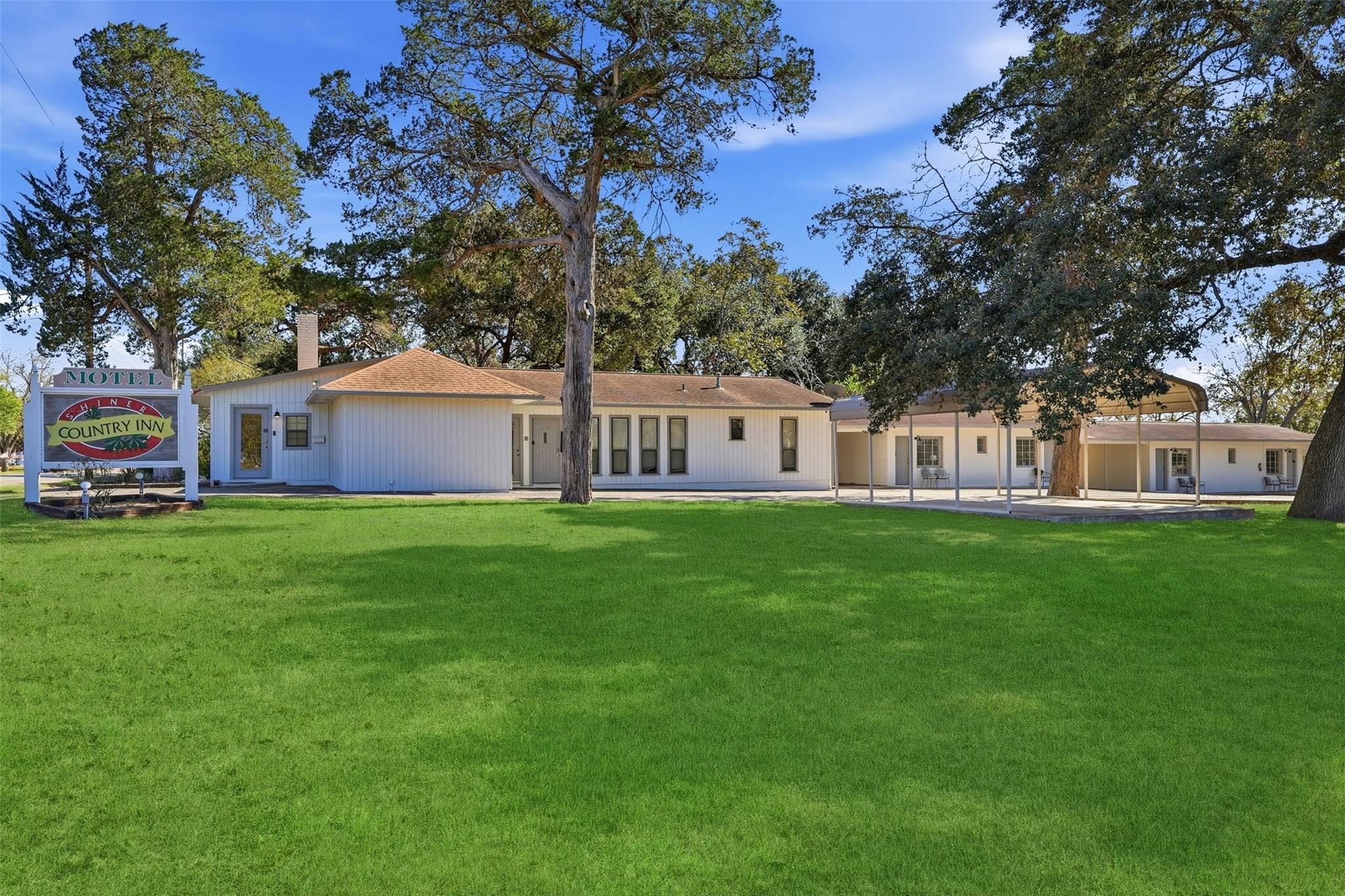 1016 N Avenue E Avenue Shiner TX 77984