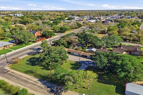 1016 N Avenue E Avenue Shiner TX 77984