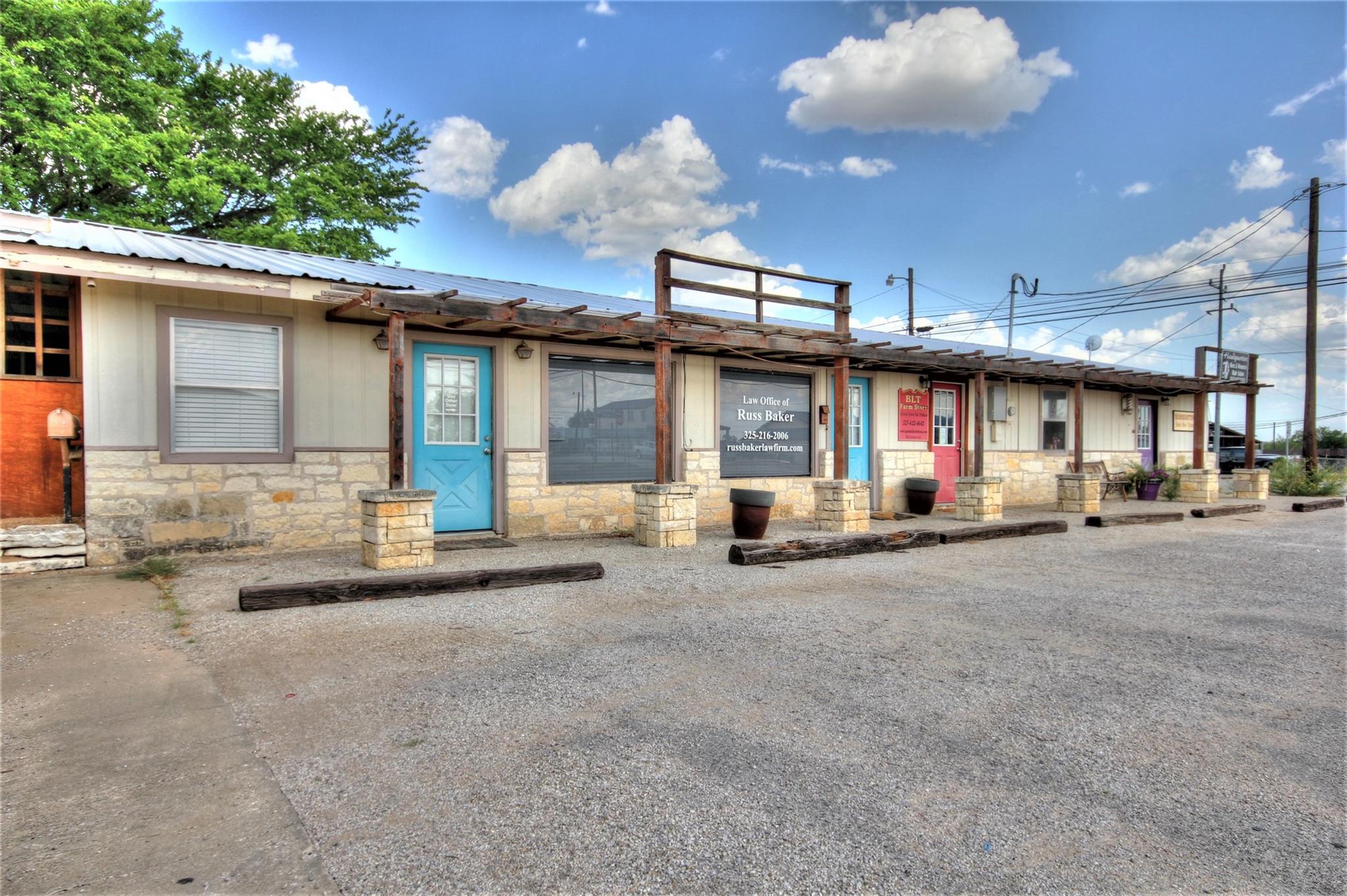 609 W Young Street Llano TX 78643