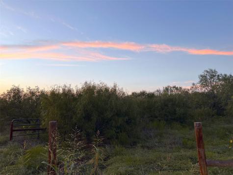 4921 SE River Road Martindale TX 78655