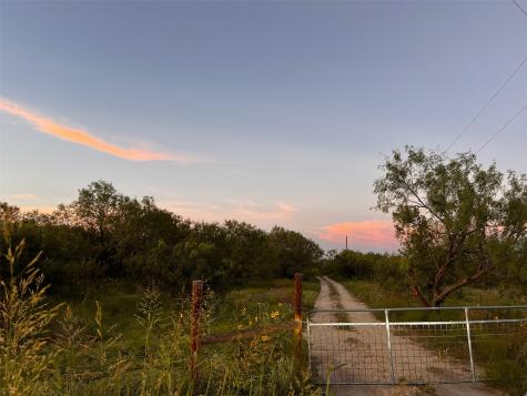 4921 SE River Road Martindale TX 78655