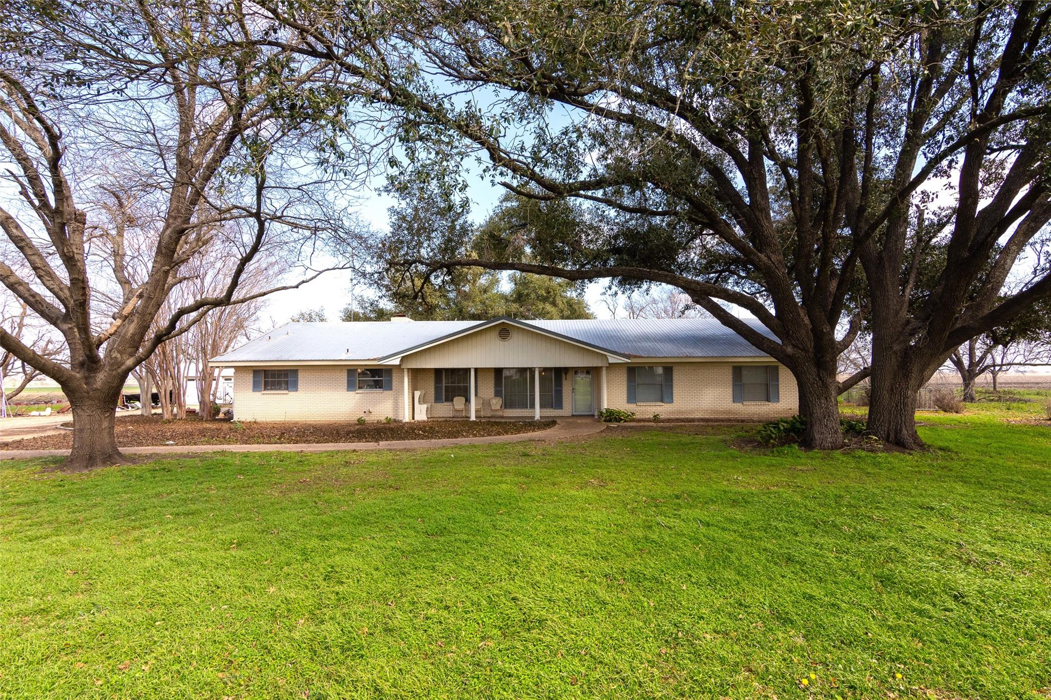 3310 N Main Street Taylor TX 76574