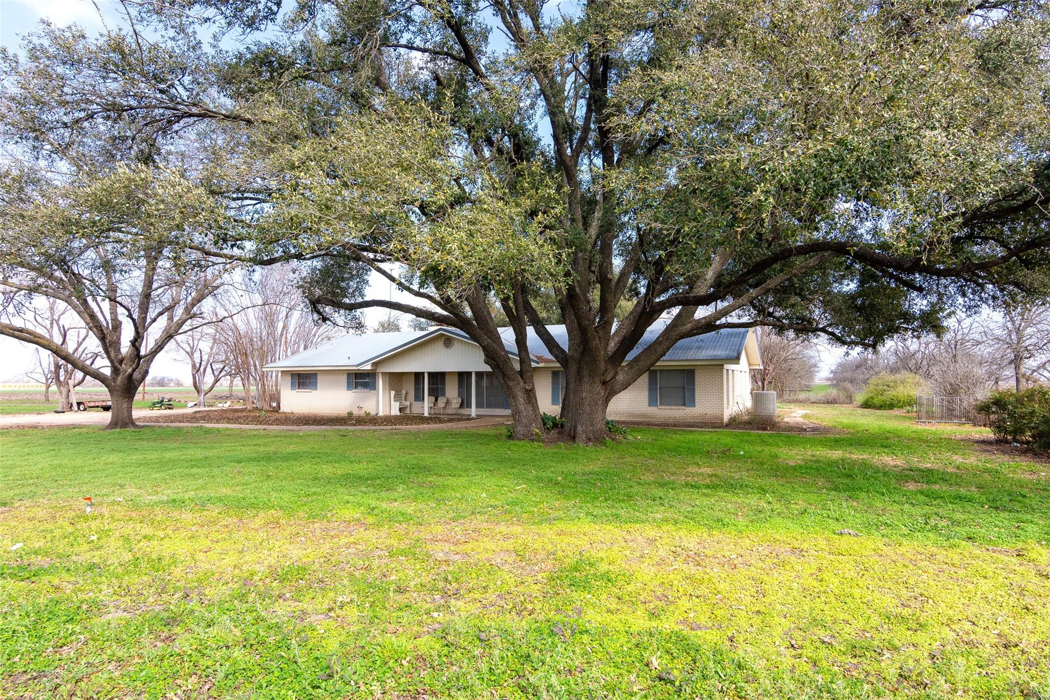 3310 N Main Street Taylor TX 76574