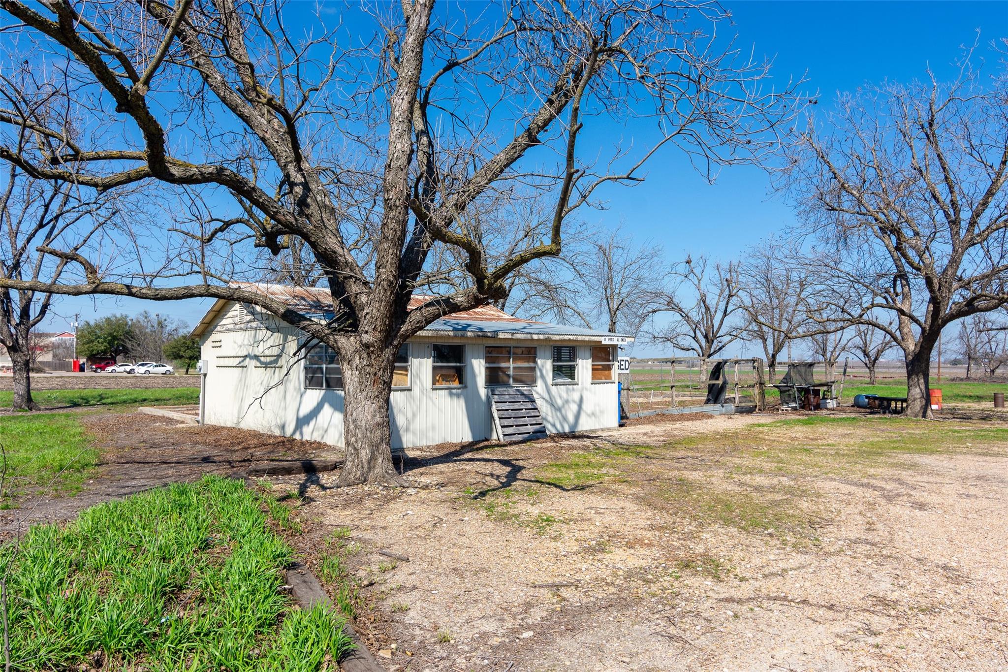 3310 N Main Street Taylor TX 76574