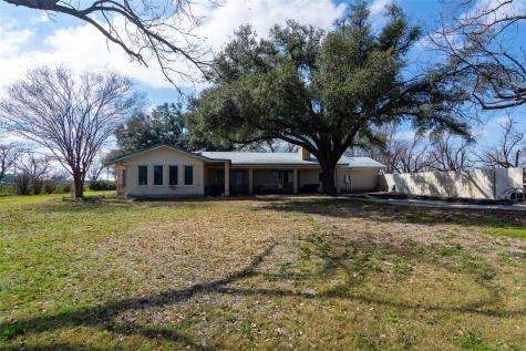 3310 N Main Street Taylor TX 76574