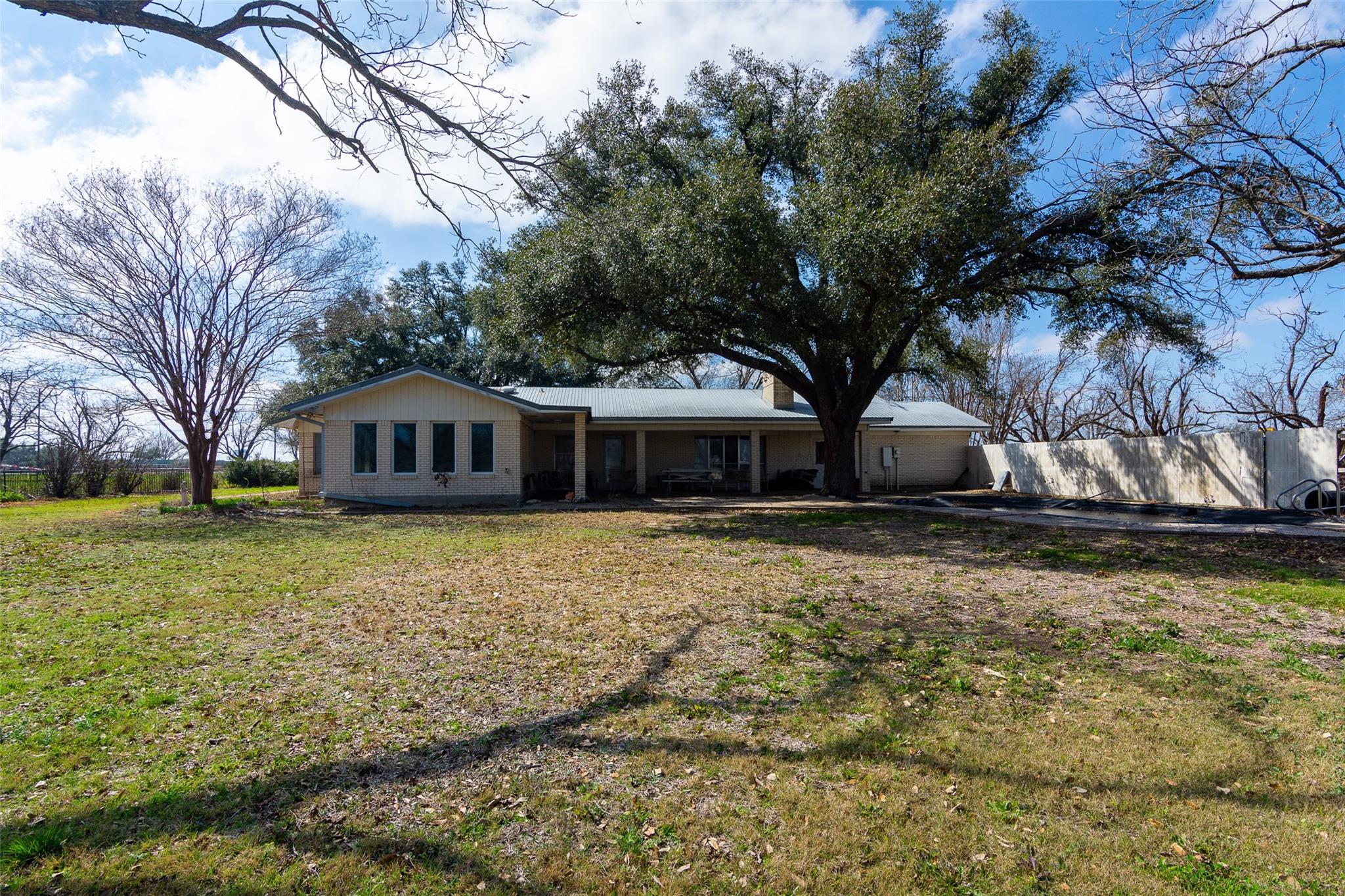 3310 N Main Street Taylor TX 76574