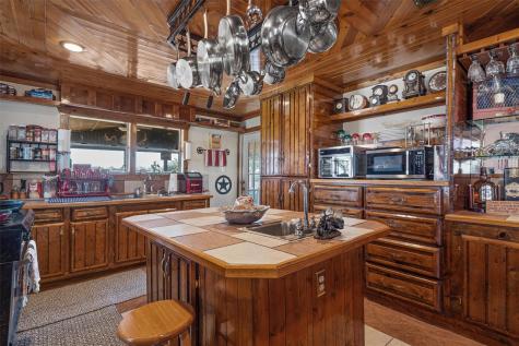 5300 County Road 424 Taylor TX 76574
