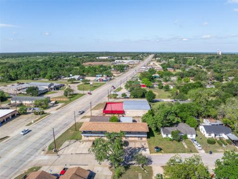 1804 W Cameron Avenue Rockdale TX 76567