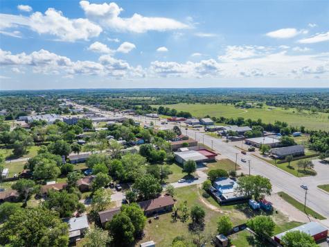 1804 W Cameron Avenue Rockdale TX 76567