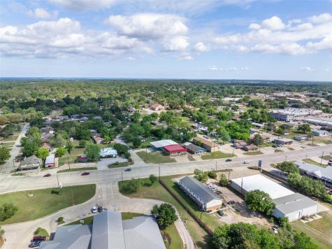 1804 W Cameron Avenue Rockdale TX 76567