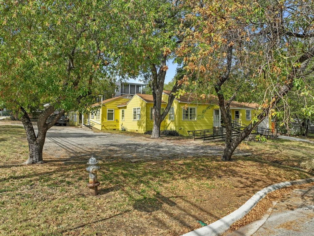 2710 Manor Road Austin TX 78722