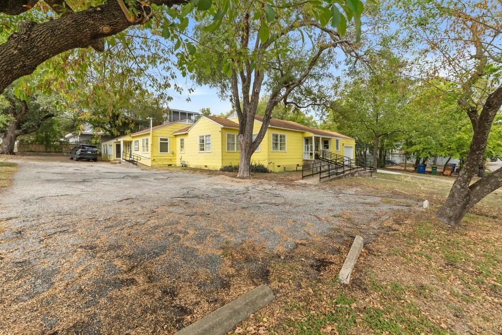 2710 Manor Road Austin TX 78722