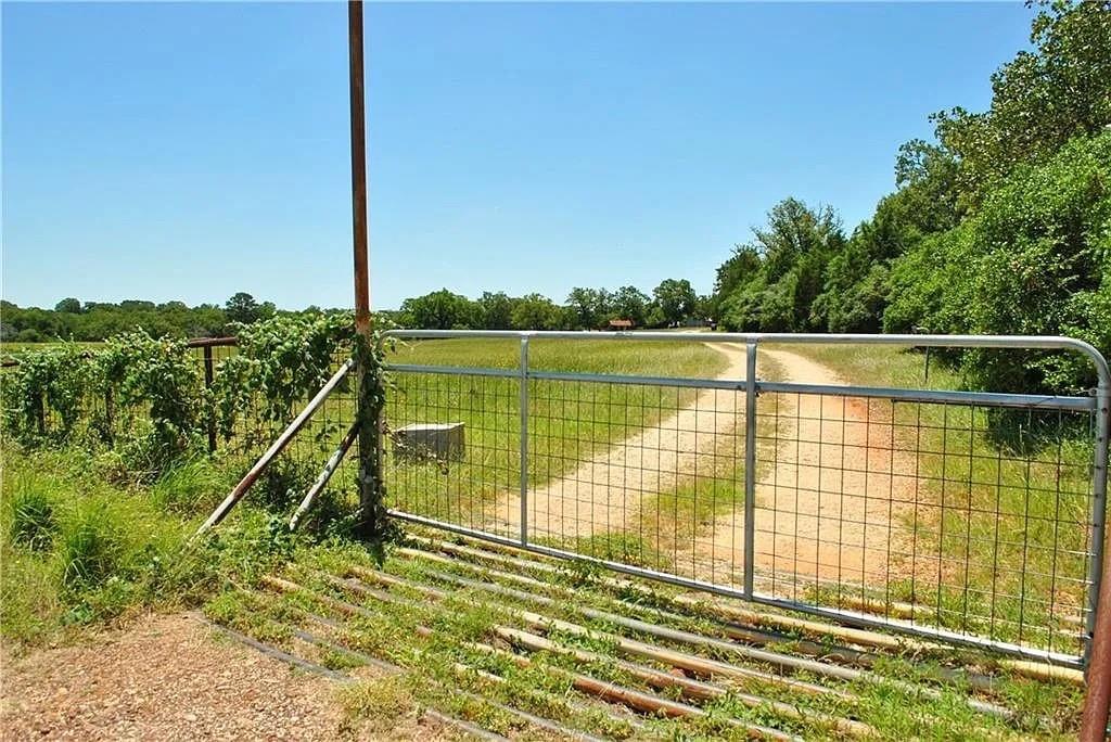21741 E Interstate 10 Luling TX 78648