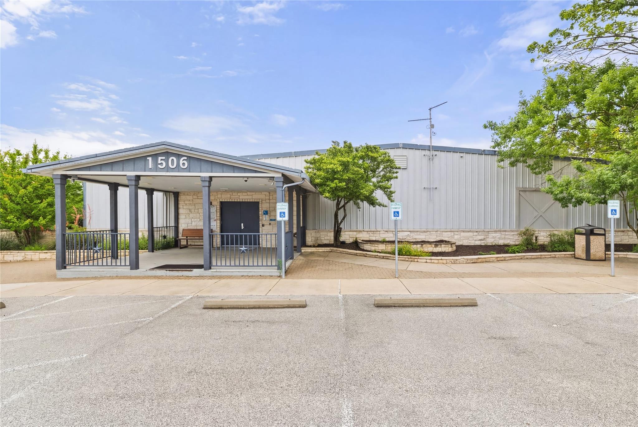 1506 N Us Highway 281 Johnson City TX 78636