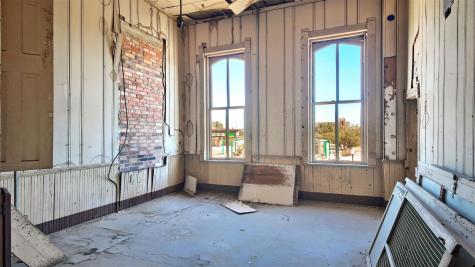401 N Main Street Taylor TX 76574