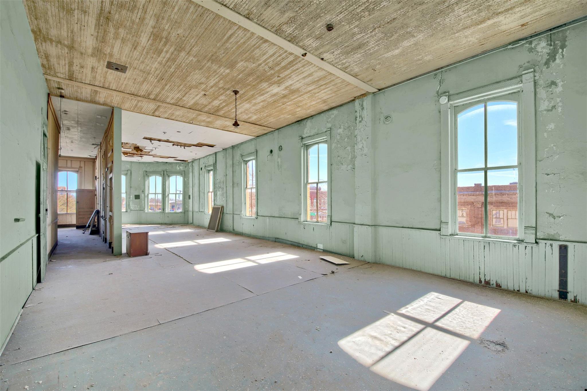 401 N Main Street Taylor TX 76574