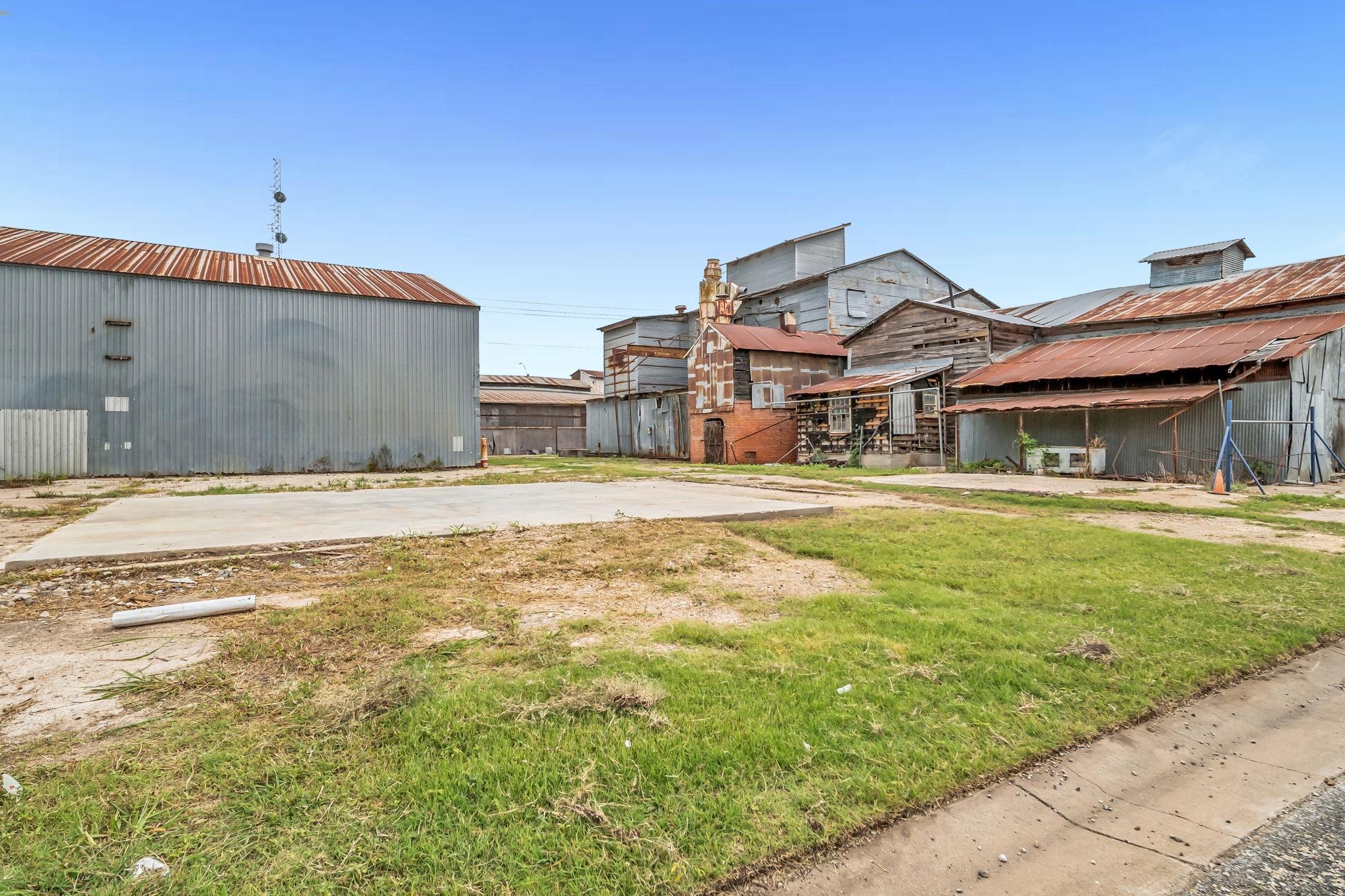 136 S Caldwell-d Street Giddings TX 78942