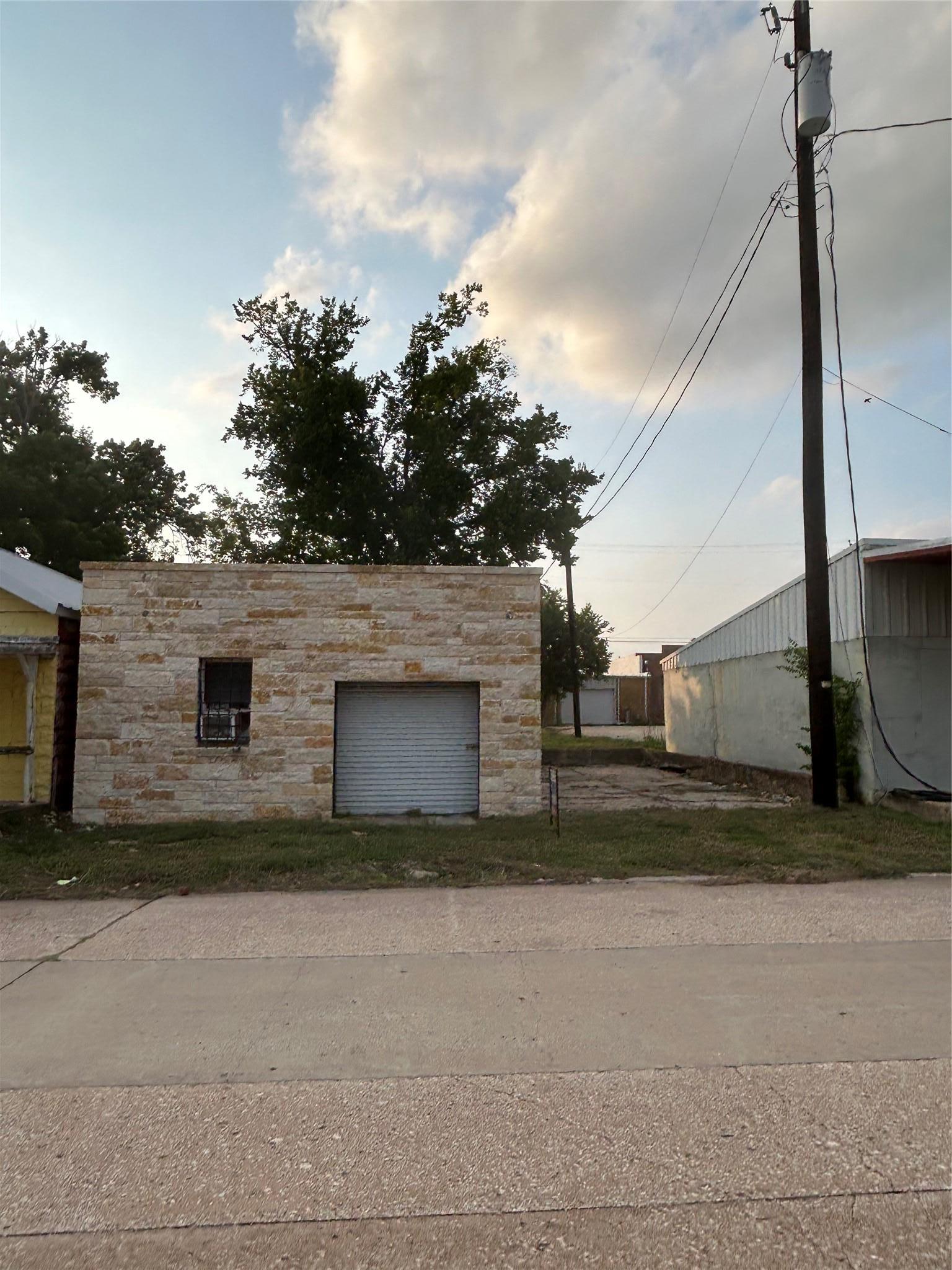 122 W Milam Avenue Rockdale TX 76567