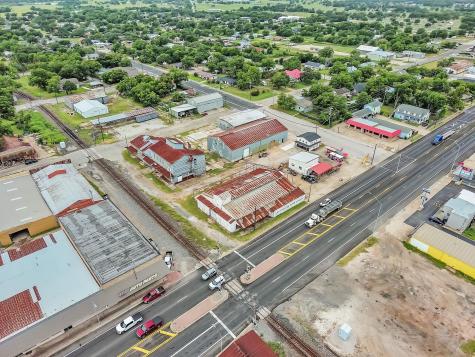 136 S Caldwell-e Street Giddings TX 78942