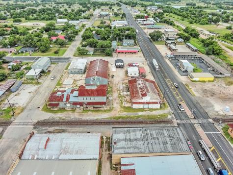136 S Caldwell-e Street Giddings TX 78942