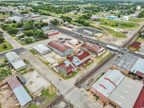 136 S Caldwell-e Street Giddings TX 78942