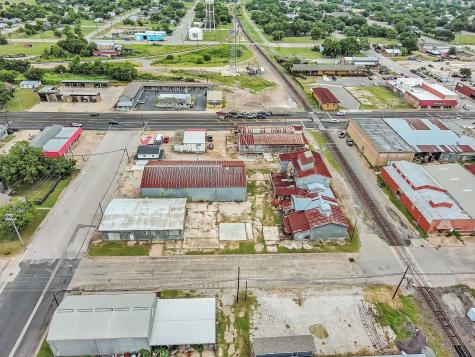 136 S Caldwell-e Street Giddings TX 78942
