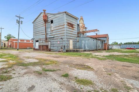136 S Caldwell-e Street Giddings TX 78942