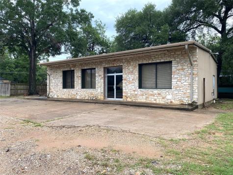 301 Bishop Street Smithville TX 78957