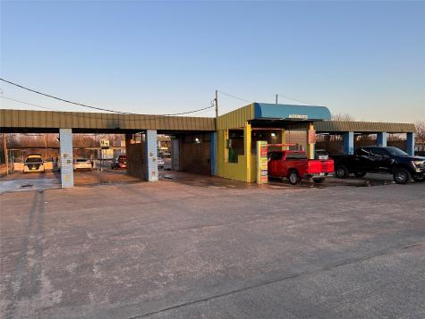 1806 N Main Street Taylor TX 76574