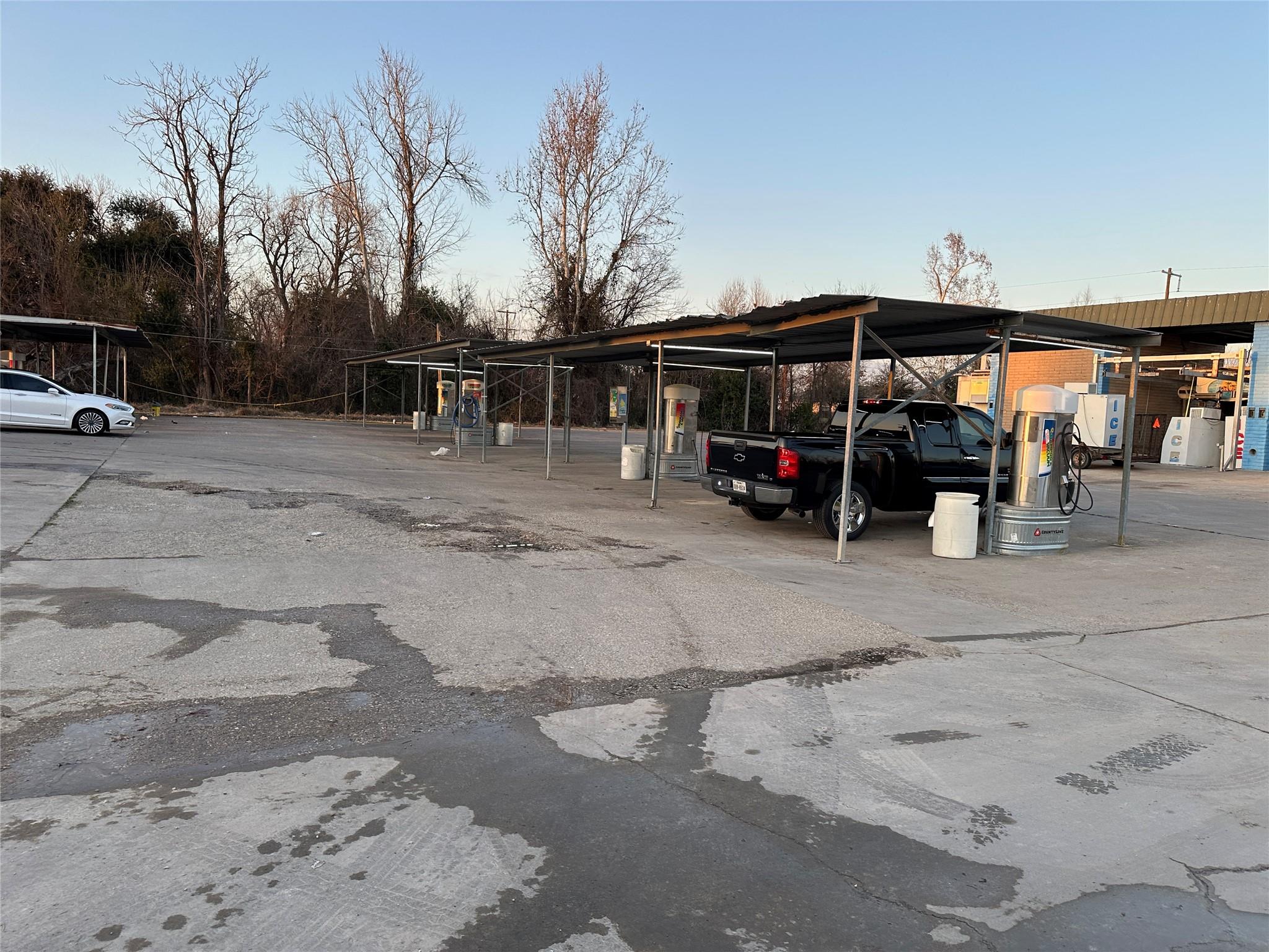 1806 N Main Street Taylor TX 76574