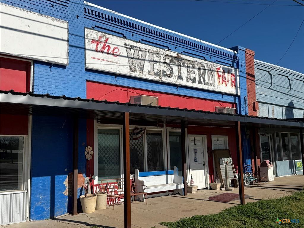 204 E Gassaway Avenue Lott TX 76656