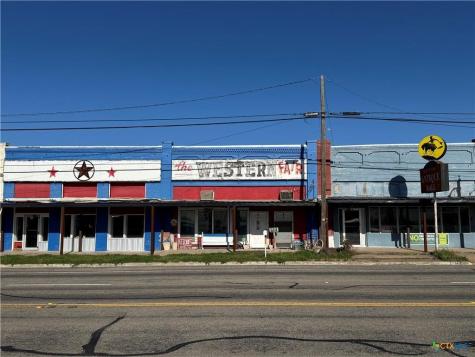 204 E Gassaway Avenue Lott TX 76656