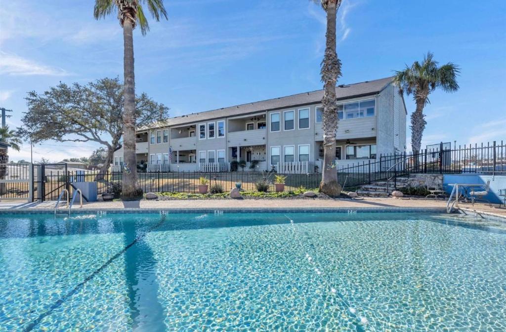 604 Highcrest # 213 Drive Granite Shoals TX 78654