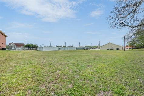 1306 W Cameron Avenue Rockdale TX 76567