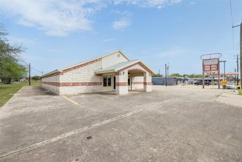 1306 W Cameron Avenue Rockdale TX 76567