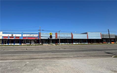 208 E Gassaway Avenue Lott TX 76656