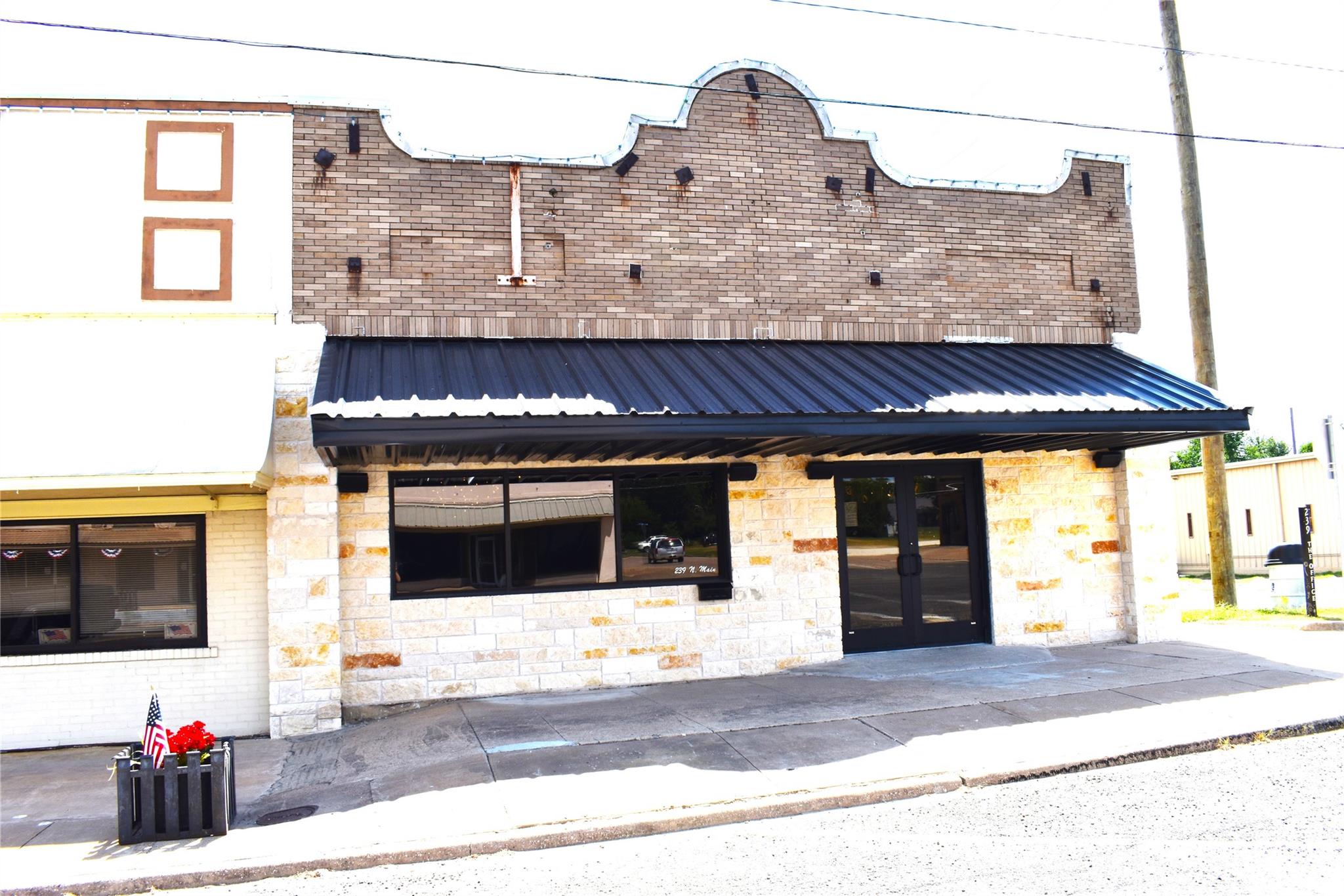 239 N Main Street Rockdale TX 76567
