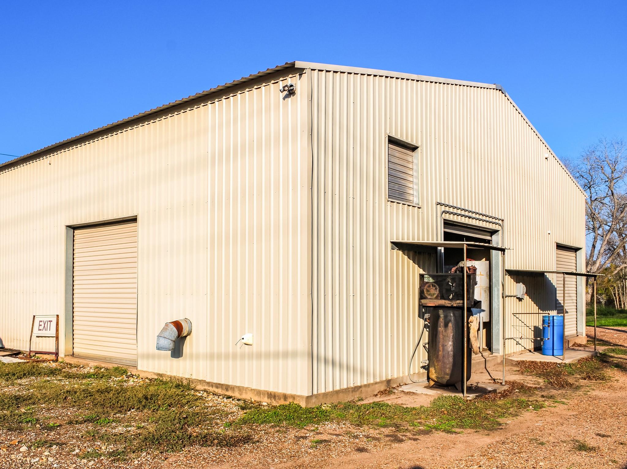 201 S Ridge Street Hallettsville TX 77964