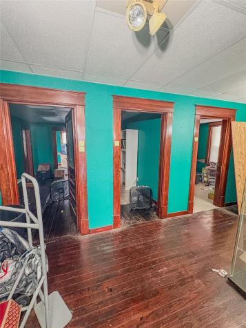 161 S. Main Street Giddings TX 78942