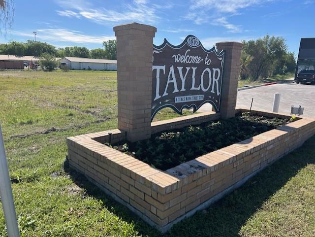 2215 W 2nd Street W Taylor TX 76574