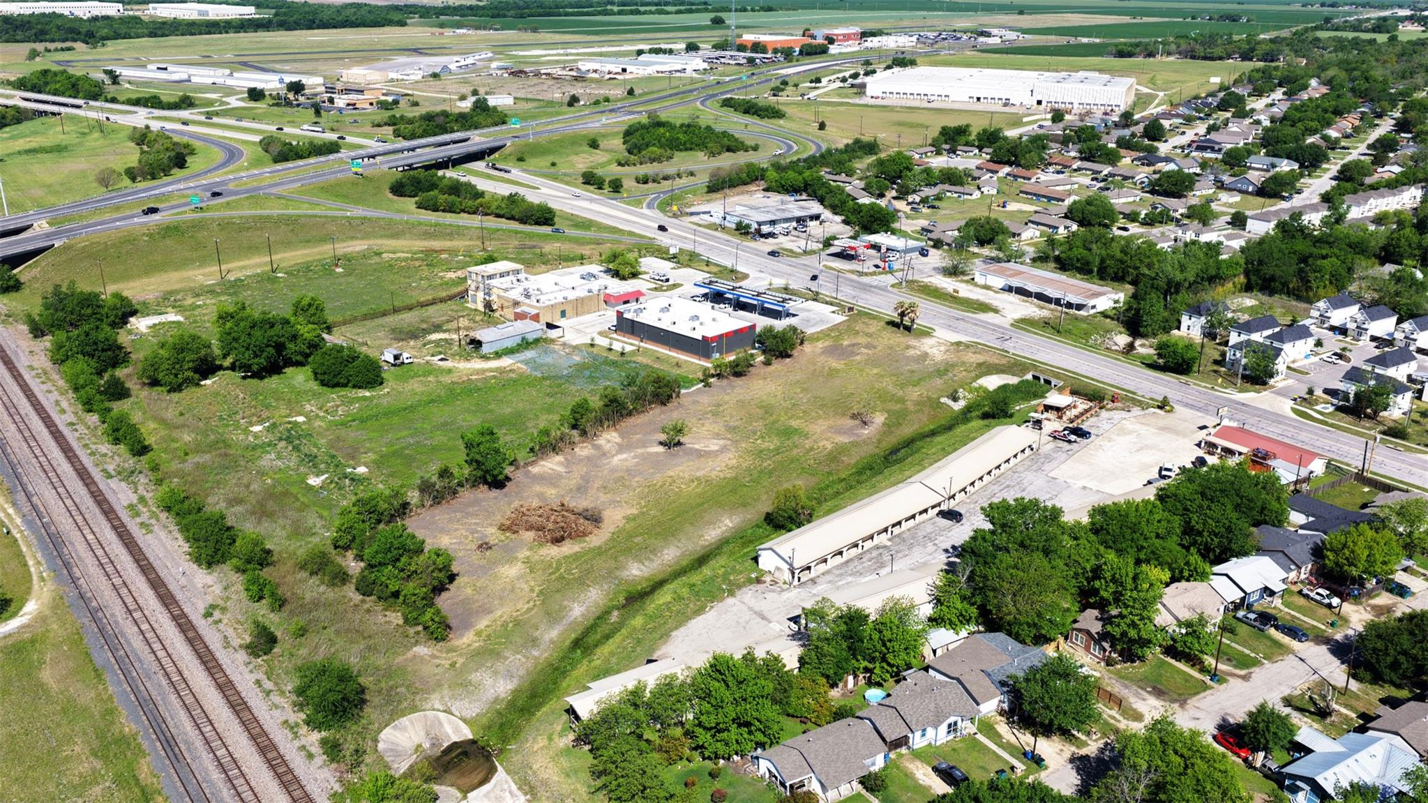 2215 W 2nd Street W Taylor TX 76574