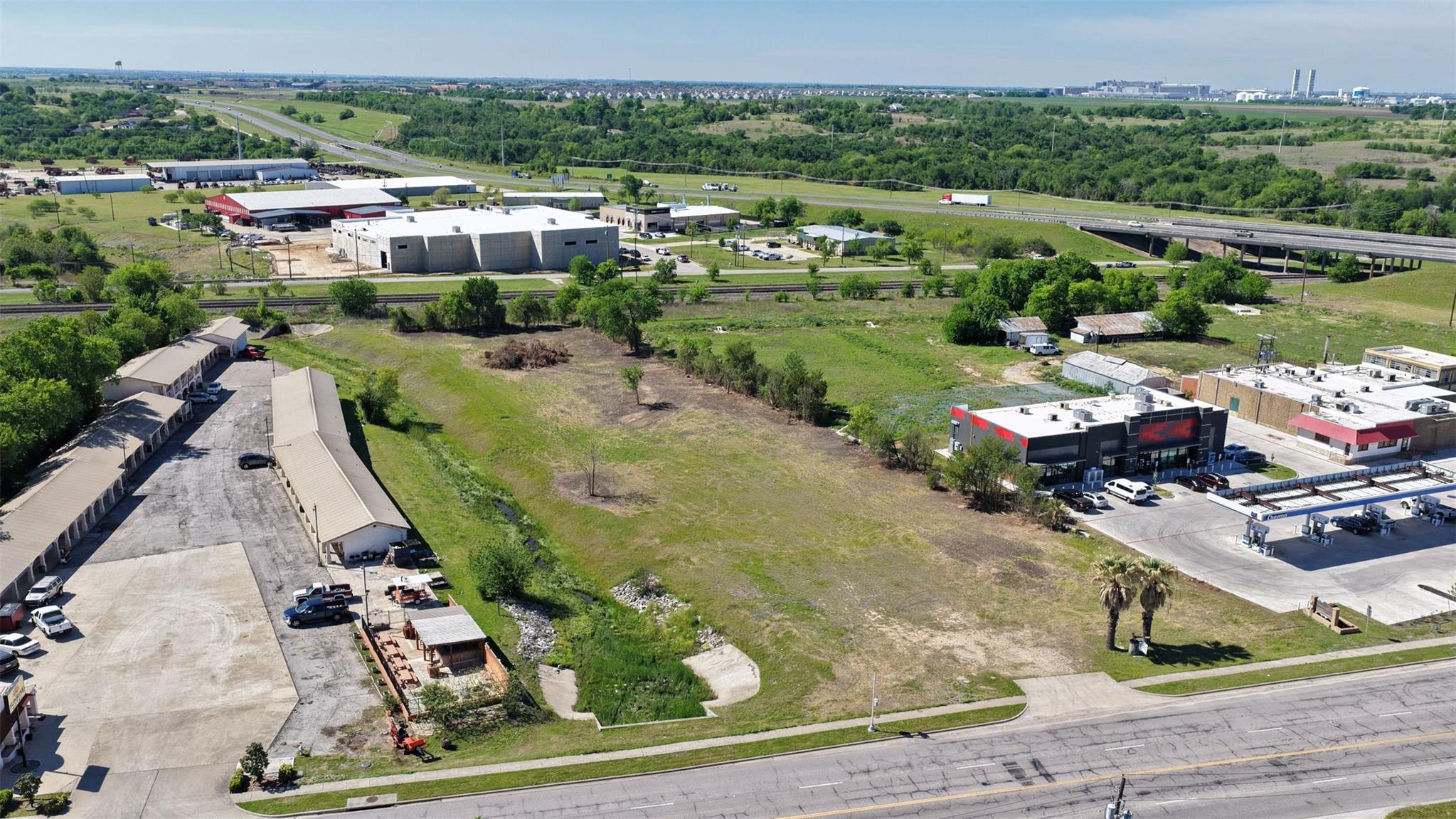 2215 W 2nd Street W Taylor TX 76574